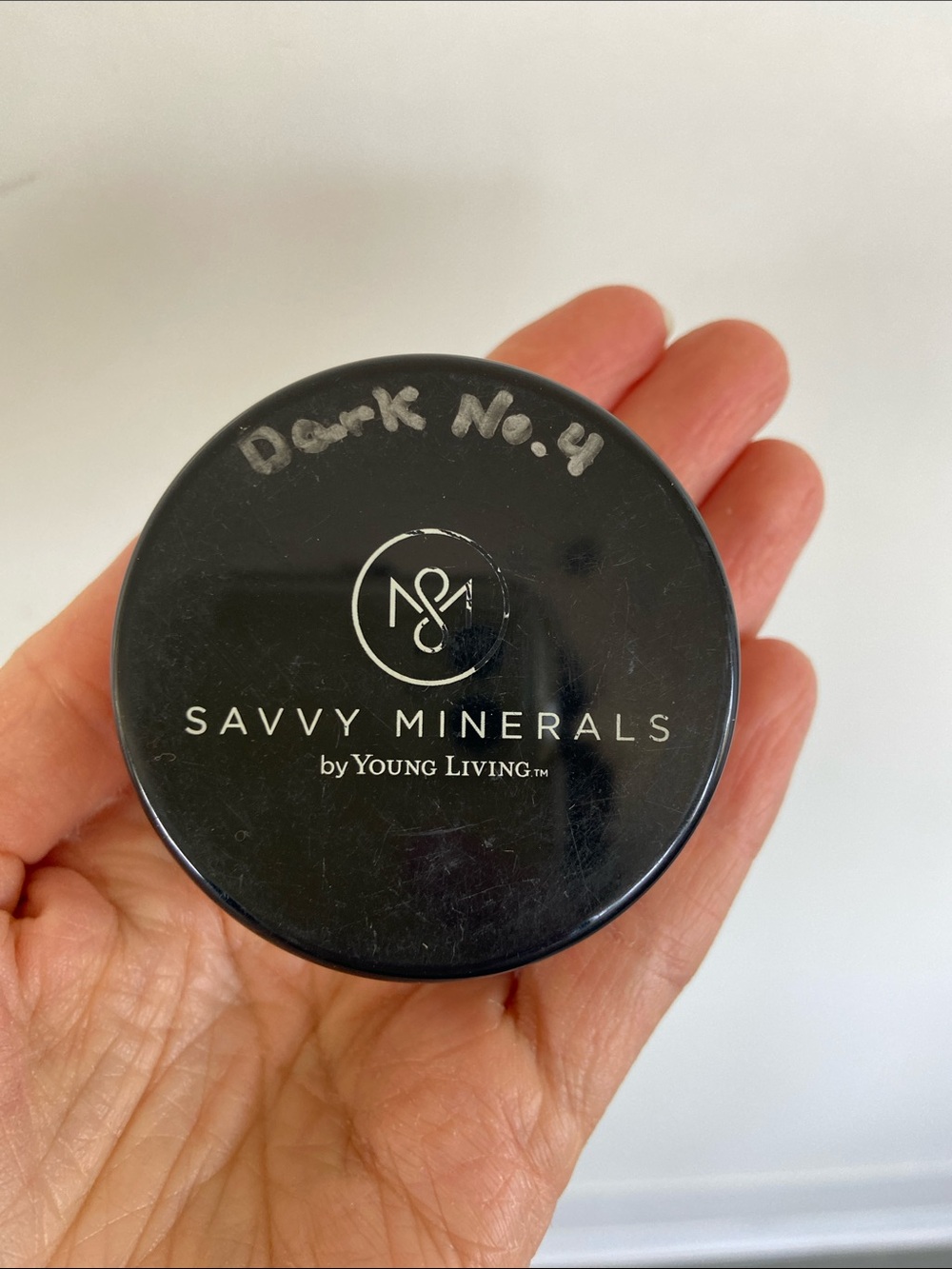Savvy Minerals Young Living Loose Mineral Foundation - Dark No. 4 (Black Compact
